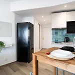 Apartment Malagasuite Modern With Pool