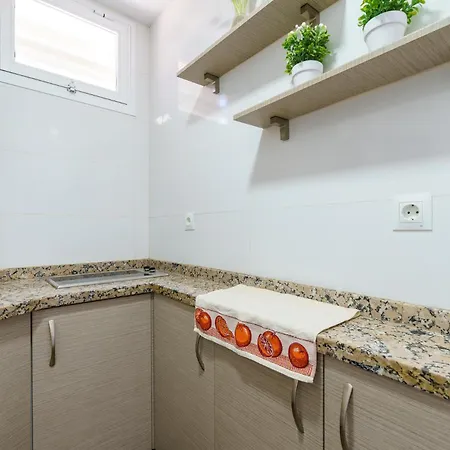 Malagasuite Modern With Pool דירה