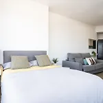 Malagasuite Modern With Pool