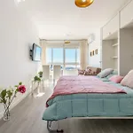Malagasuite Modern With Pool