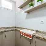 Malagasuite Modern With Pool Daire