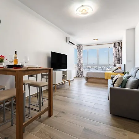 Malagasuite Modern With Pool