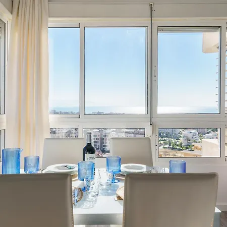 Malagasuite Modern With Pool *