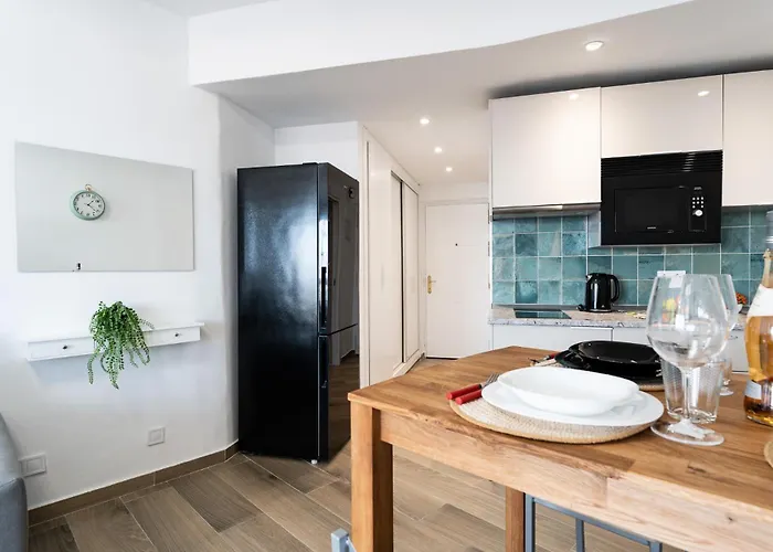 Apartment Malagasuite Modern With Pool