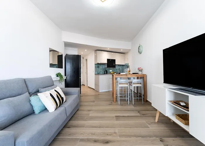 Malagasuite Modern With Pool