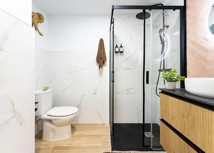 Malagasuite Modern With Pool