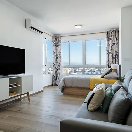 Malagasuite Modern With Pool Торремолинос