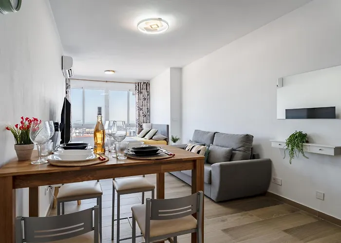 Malagasuite Modern With Pool *